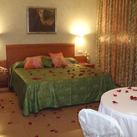 Hotel Fonda Neus Sant Sadurni d'Anoia Exterior photo