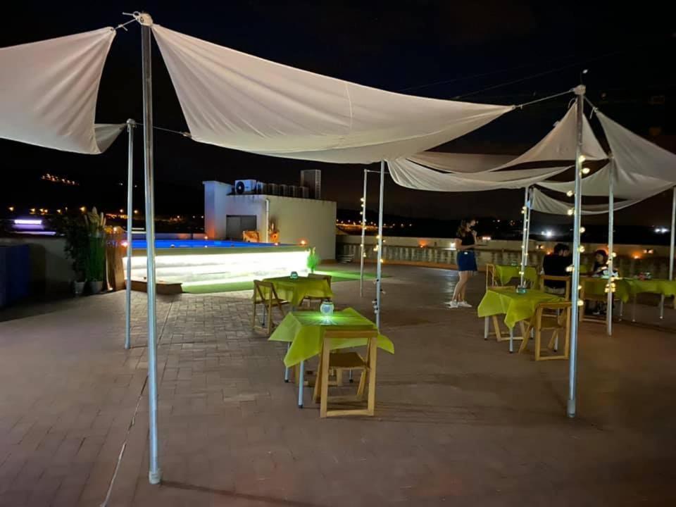 Hotel Fonda Neus Sant Sadurni d'Anoia Exterior photo