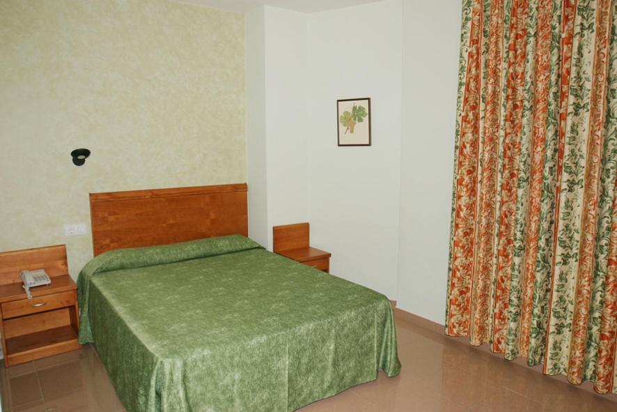 Hotel Fonda Neus Sant Sadurni d'Anoia Exterior photo