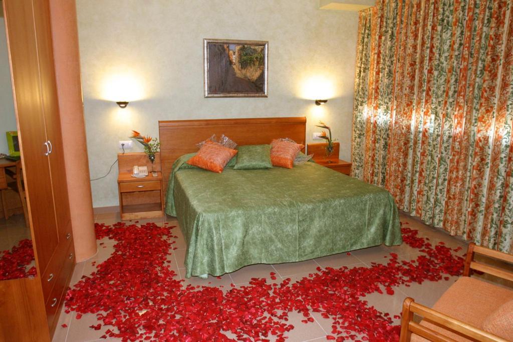 Hotel Fonda Neus Sant Sadurni d'Anoia Exterior photo