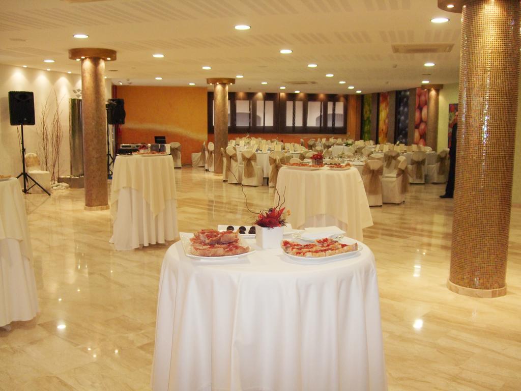 Hotel Fonda Neus Sant Sadurni d'Anoia Exterior photo