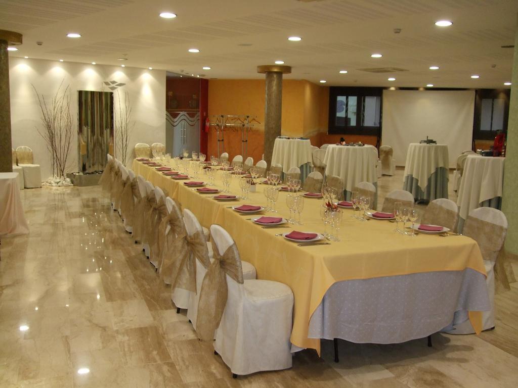 Hotel Fonda Neus Sant Sadurni d'Anoia Exterior photo